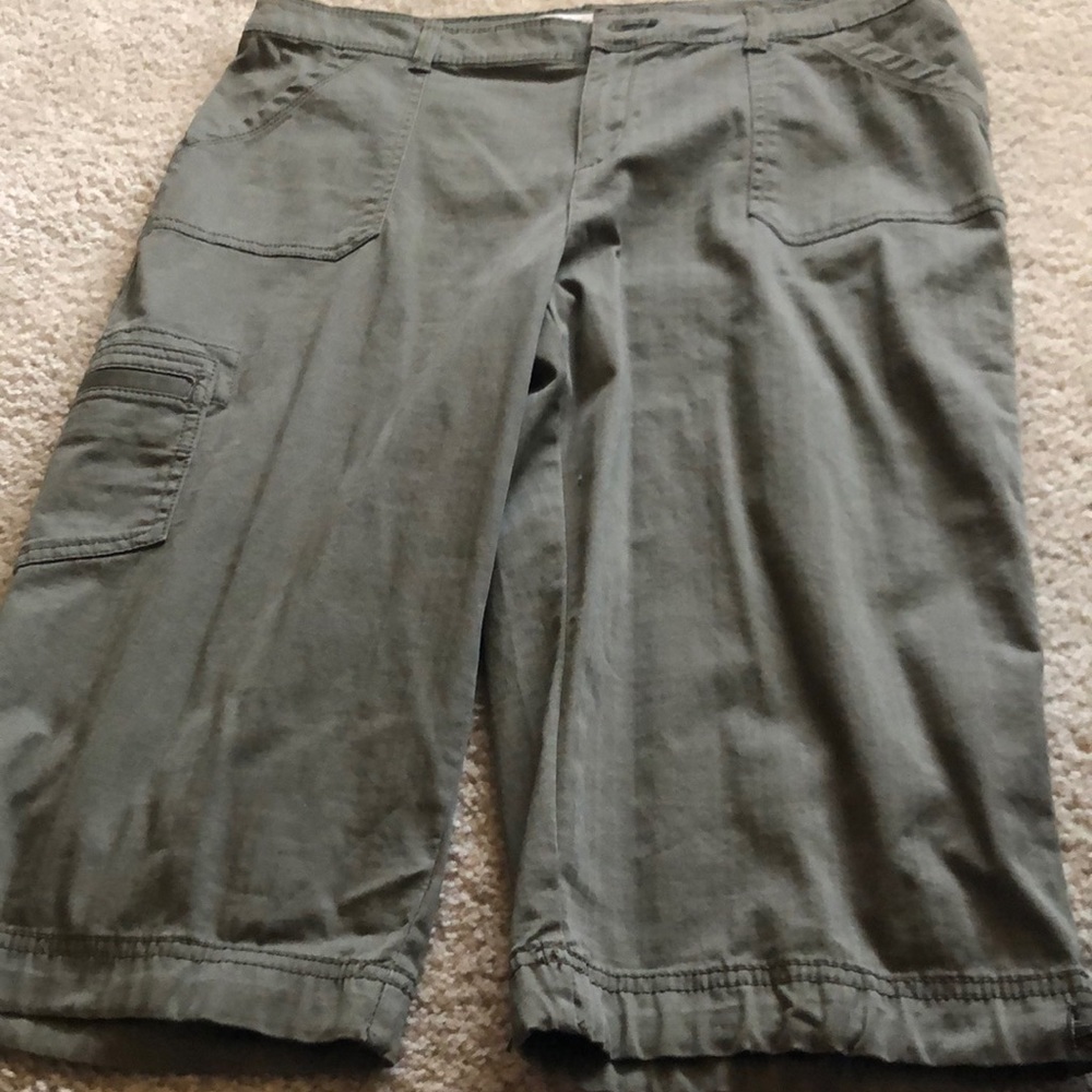 Olive capris